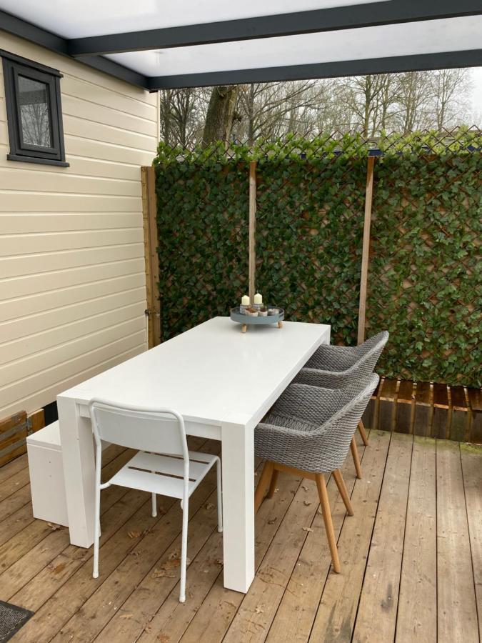Chalet Heische Tip In Zeeland, Noord-Brabant Voor Max 3 Volwassenen En 2 Kinderen Hotell Exteriör bild